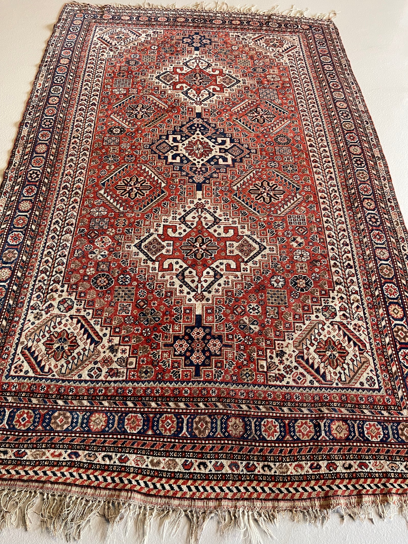 5.5' x 8.9' #2715 Shiraz Rug 