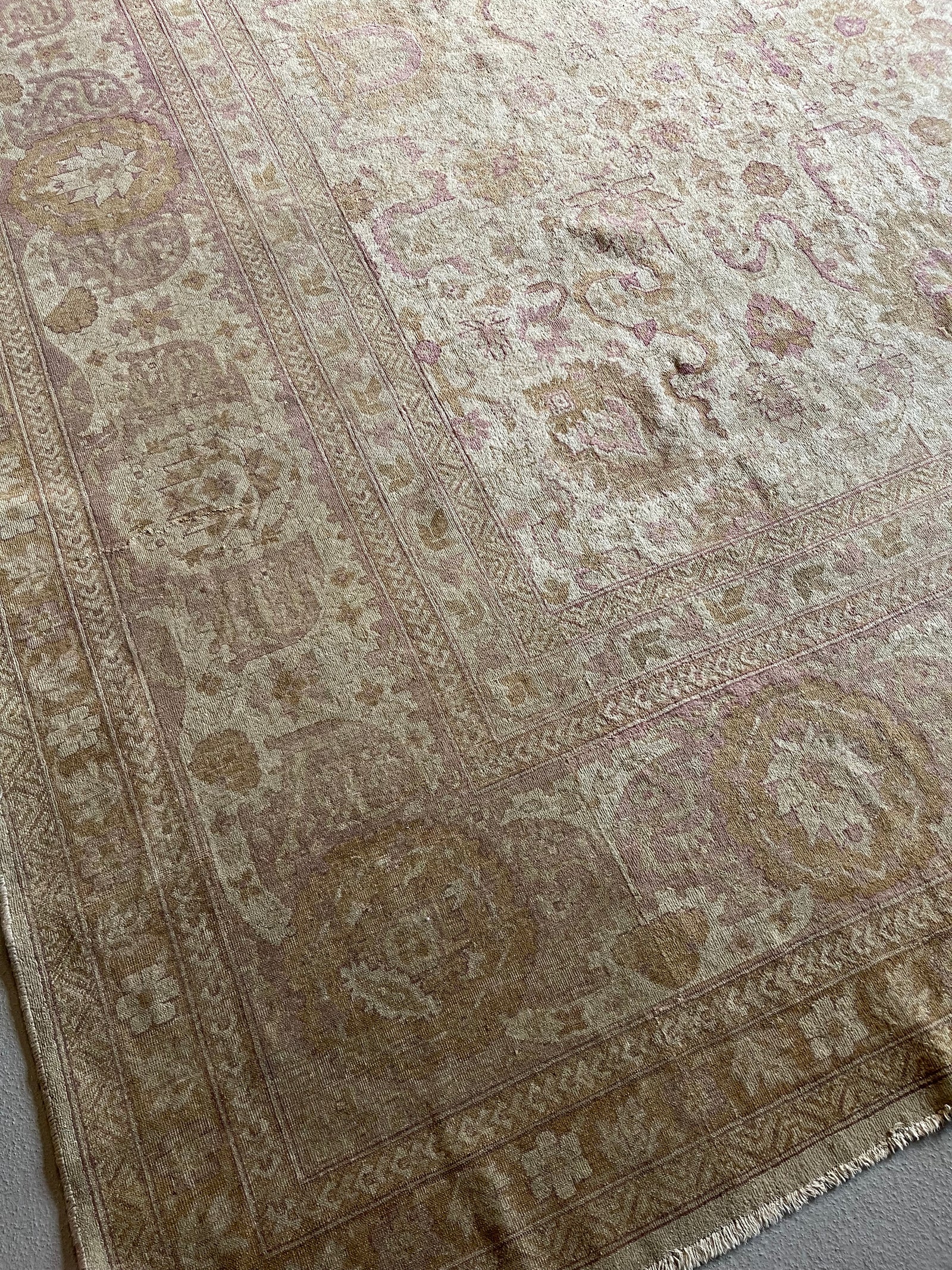 10.7' x 20.7' #2830 Agra Rug 